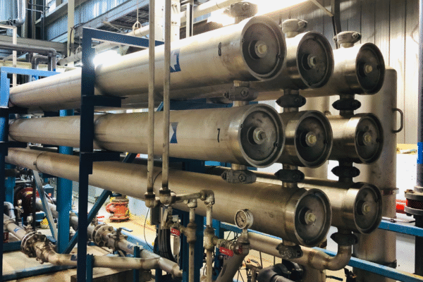 Commercial reverse osmosis system with stainless steel membranes and industrial piping